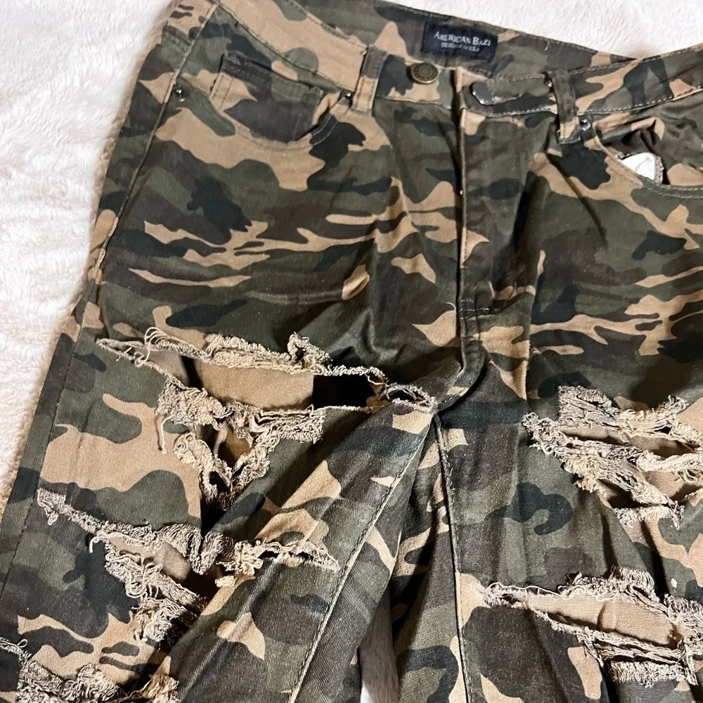 Camouflage jeans
